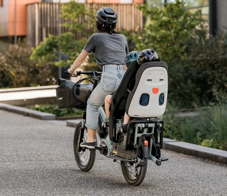 yuba fastrack cargobike carrying kids